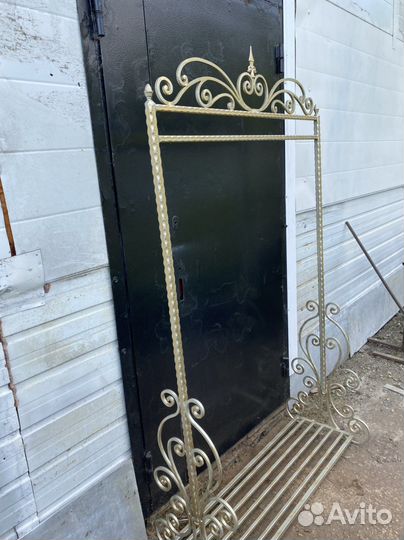 Вешалка кованая