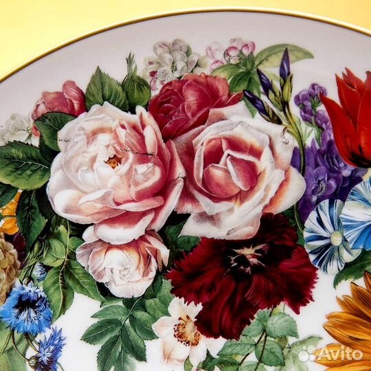 Фарфоровая тарелка