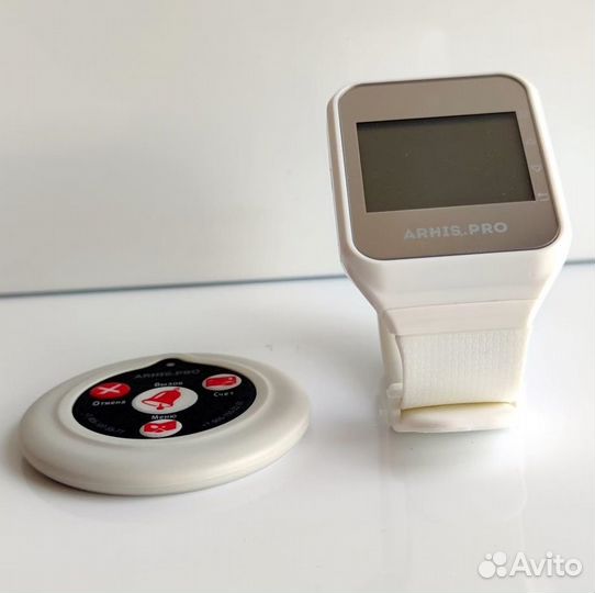 Комплекты вызова персонала: кнопка вызова и часы