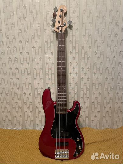 Бас гитара squier precision bass 5 струн активный