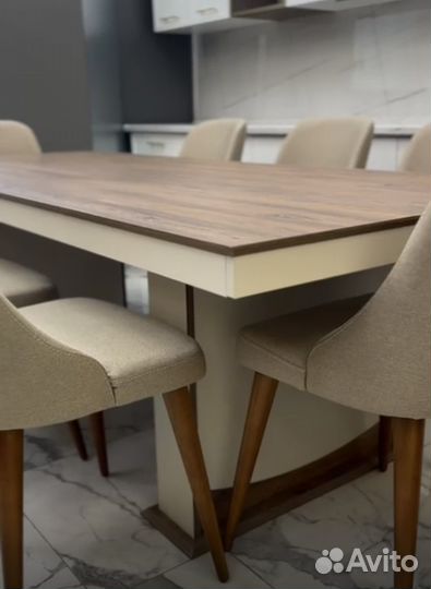 Стол и стулья