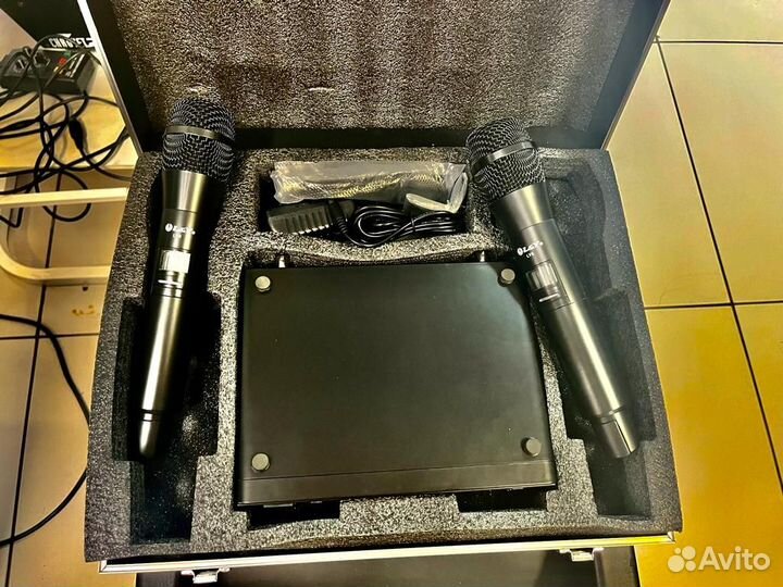 Вокальная четырехканальная радиосистема L&Y LY-62