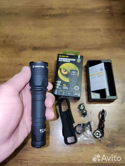 Фонарь тактический Armytek Dobermann Pro + маг.з/у