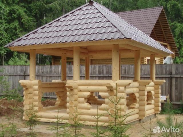 Навес из оцилиндрованного бревна