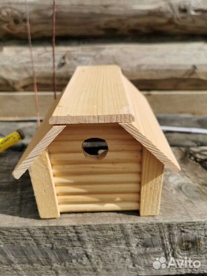 Деревянный домик и прогулочный шар для хомяка