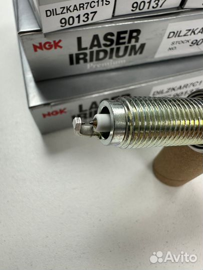 Комплект свечей зажигания 4 шт NGK 90137 dilzkar7C