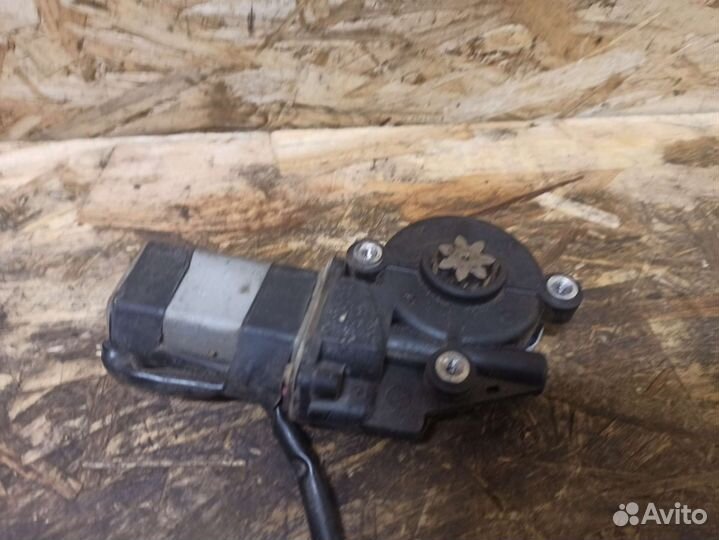 Моторчик левого подъемника Great Wall Safe