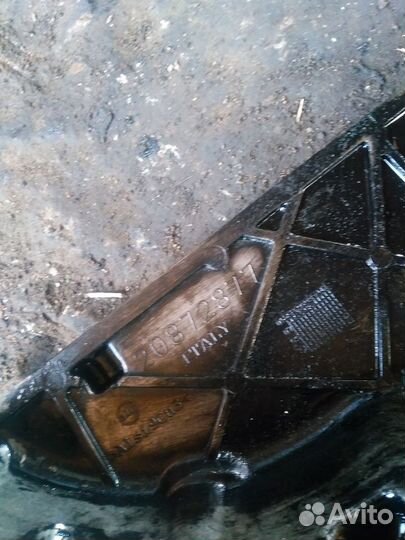 Крышка плиты двигателя верхняя Renault Volvo DXI