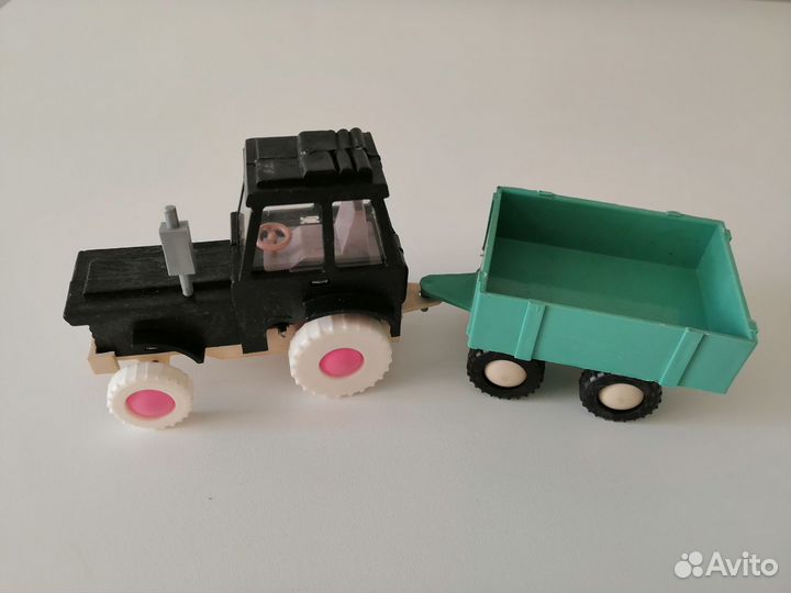 Игрушка СССР Трактор с прицепом заводной