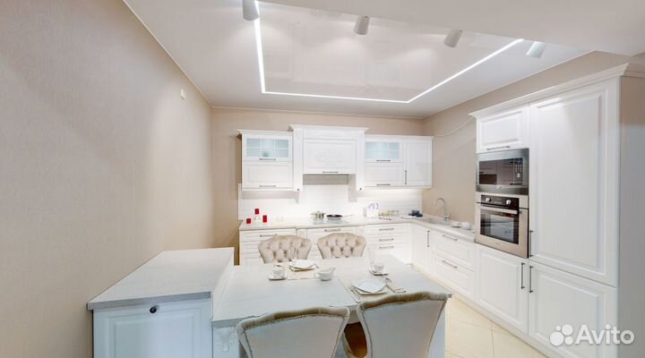 Кухня угловая в белых оттенках в современном стиле