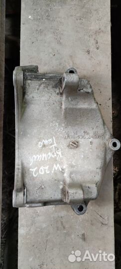 Кронштейн генератора Mercedes W202 седан