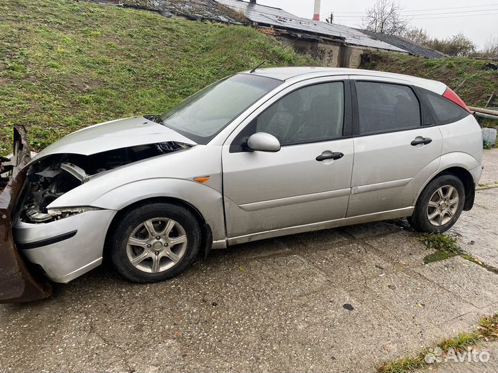 Ford Focus 1.6 МТ, 2003, битый, 199 000 км
