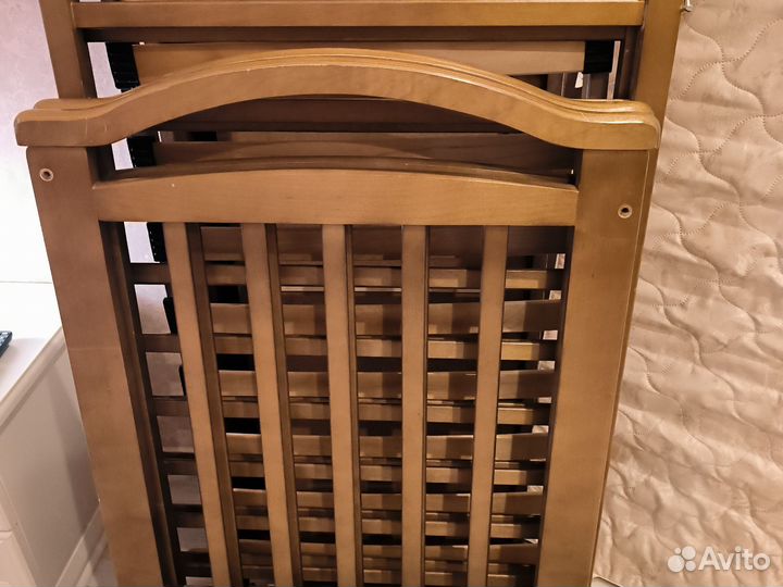 Детская кроватка с продольным маятником