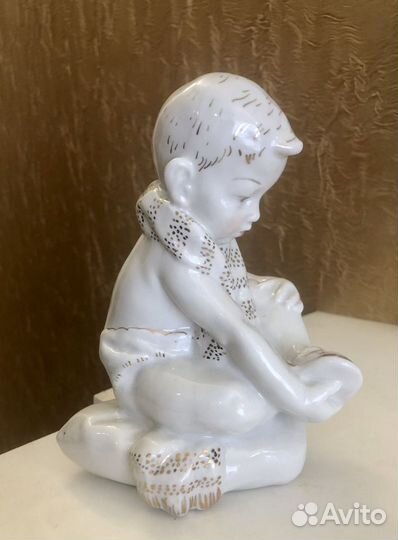 Мальчик на подушке. Песочное 1965 год