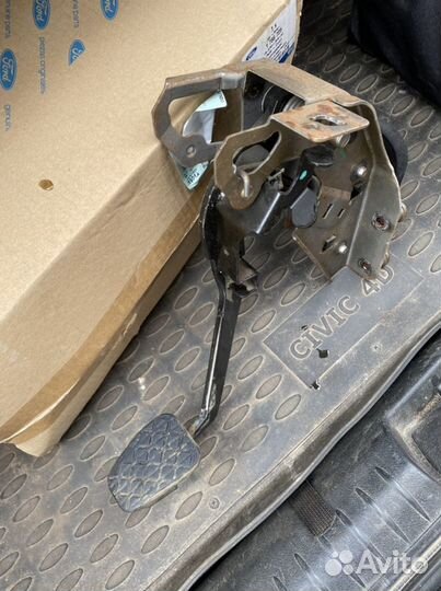 Педаль сцепления с главным цилиндром