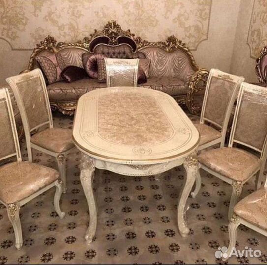 Стол со стульями