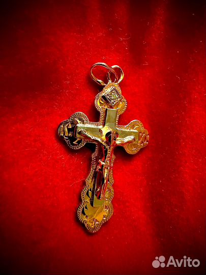 Золотая цепочка, золотой крест с бриллиантом