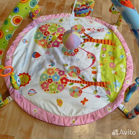 Детский коврик с мобилем