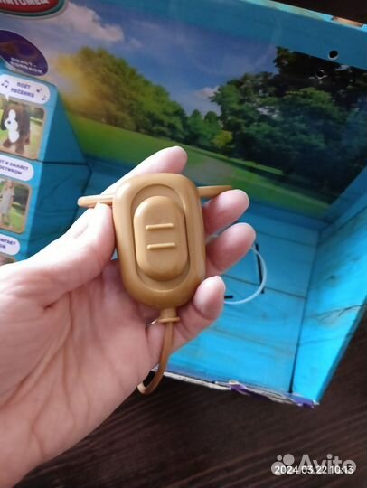 Интерактивная собака на поводке