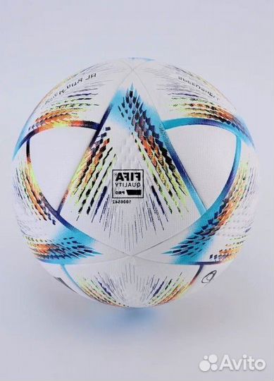 Профессиональный футбольный мяч