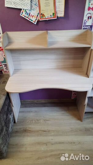 Школьный стол -пенал