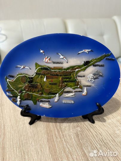 Сувенирная тарелка из Кипра с подставкой