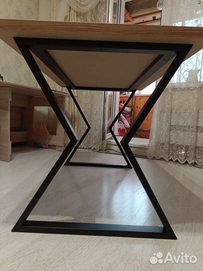 Кухонный стол новый