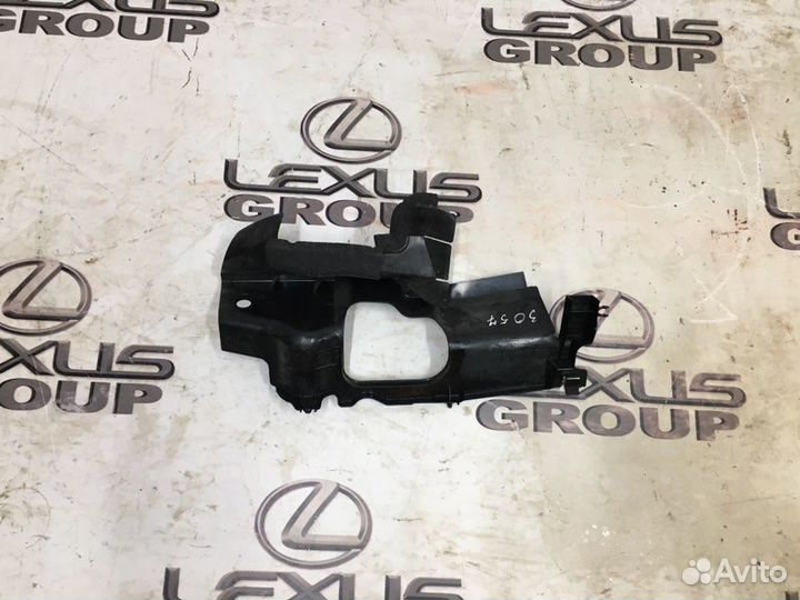 Дефлектор радиатора передний правый Toyota Rav4