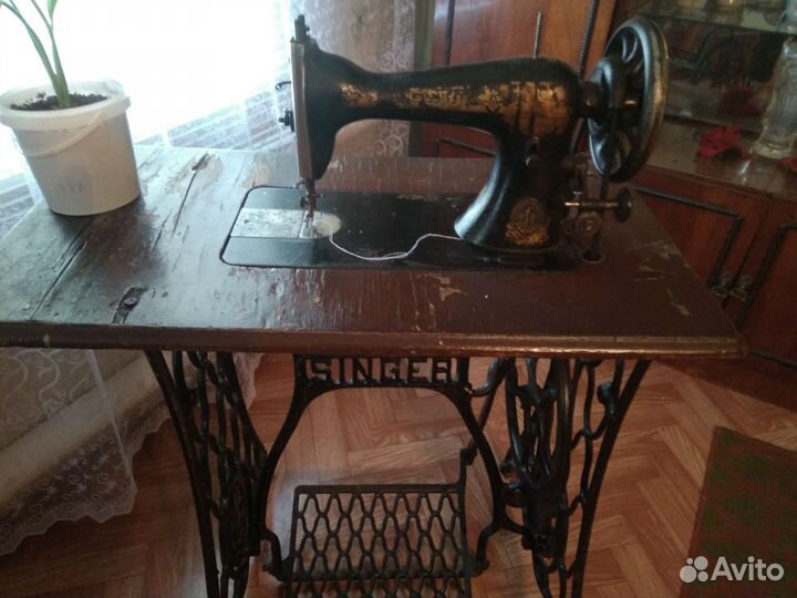 Швейная машинка зингер