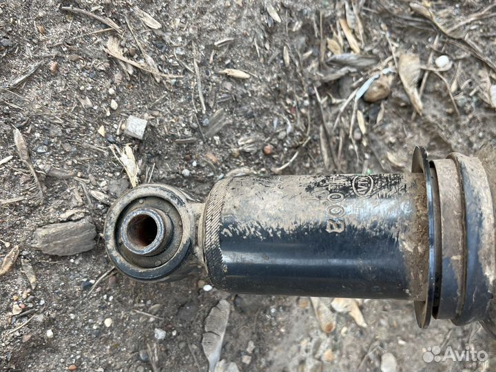 Задняя стойка оригинал киа рио 3