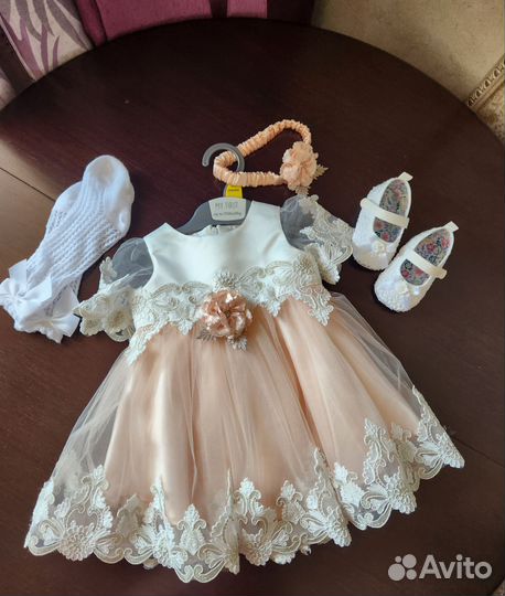 Детское нарядное платье 80 с пинетками и гольфами