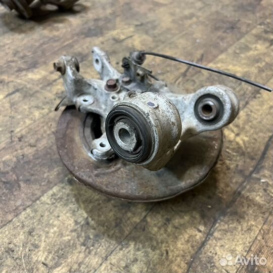 Поворотный кулак задний левый Honda Civic 4D