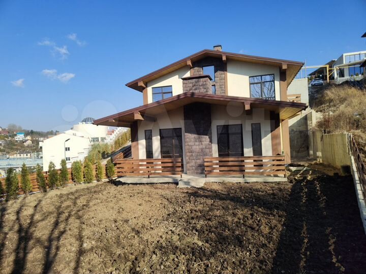 Дом 198 м² на участке 5 сот.