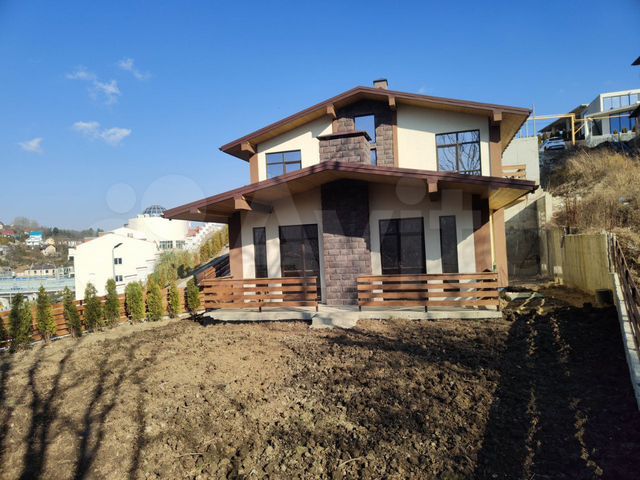 Дом 198 м² на участке 5 сот.