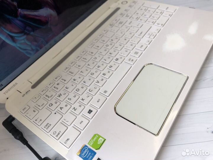 Игровой белый ноутбук Toshiba i7/nvidia/10gb