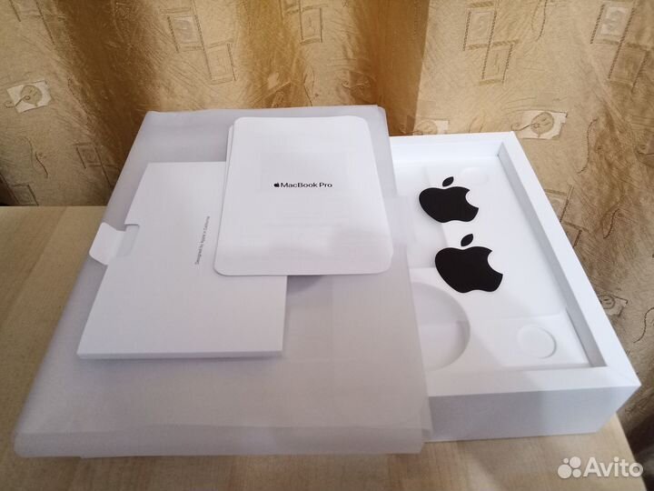 Коробка от Apple MacBook Pro 14