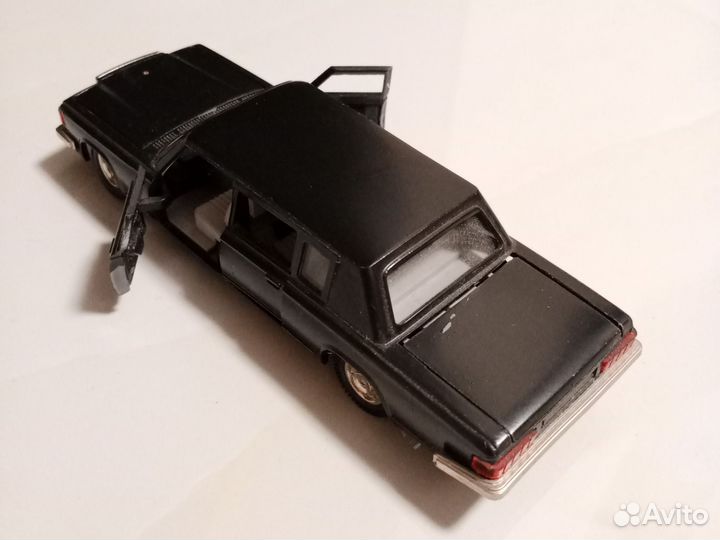 Модель автомобиля ЗИЛ-115