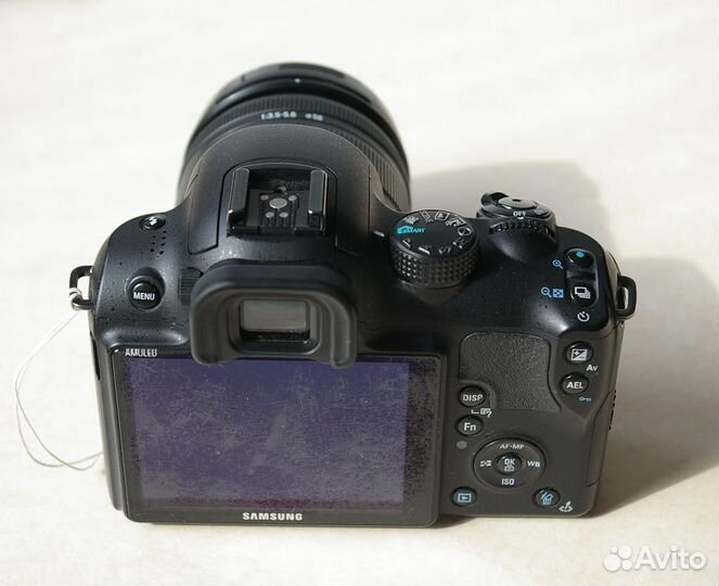 Беззеркалка Samsung NX11