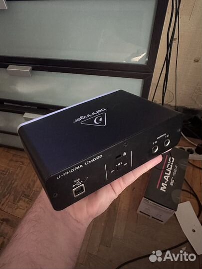 Звуковая карта behringer umc22