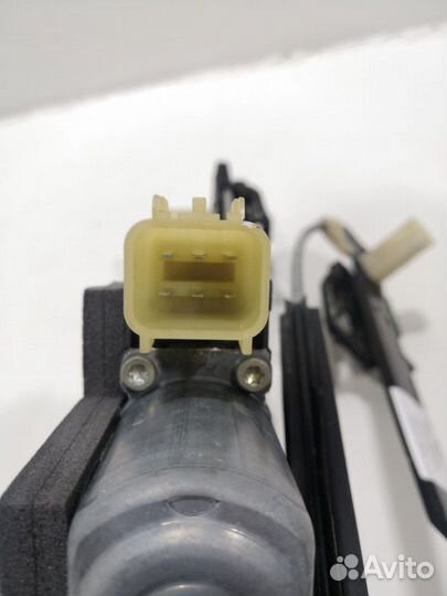 Стеклоподъемник электрический задний левый