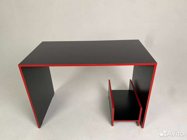 Компьютерный стол с подставкой