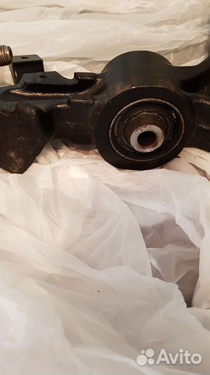 Новый оригинальный рычаг W210 4 matic