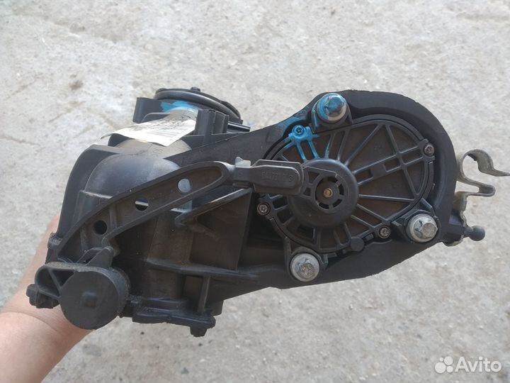 Коллектор впускной на ом651 Мерседес Бенц