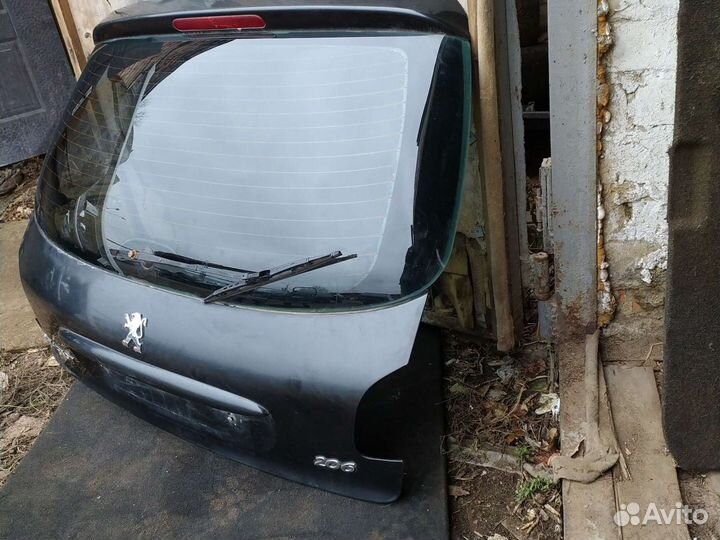 Крышка багажника peugeot 206
