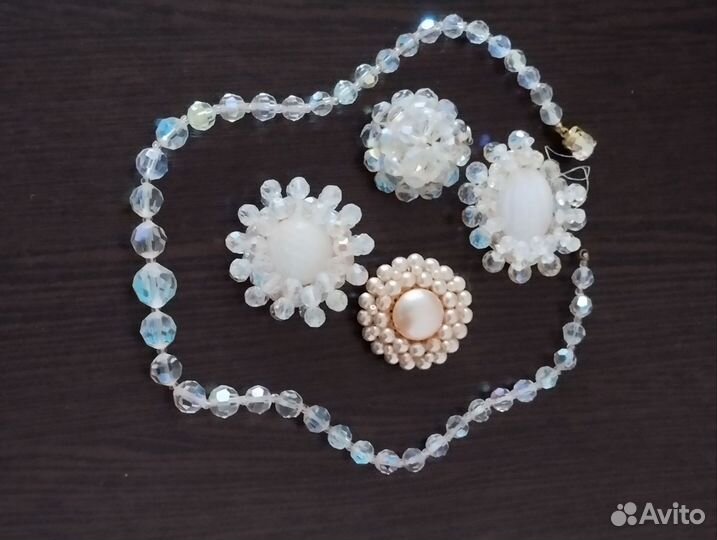 Броши и бусы из чешского стекла. Винтаж