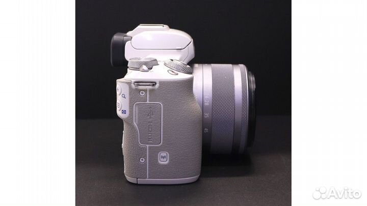 Canon EOS M50 kit белый (пробег 1310 кадров)