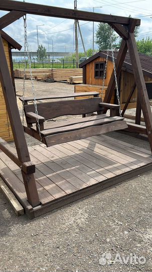 Деревянные садовые качели в наличии
