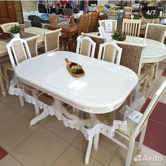 Стол и стулья из массива дерева