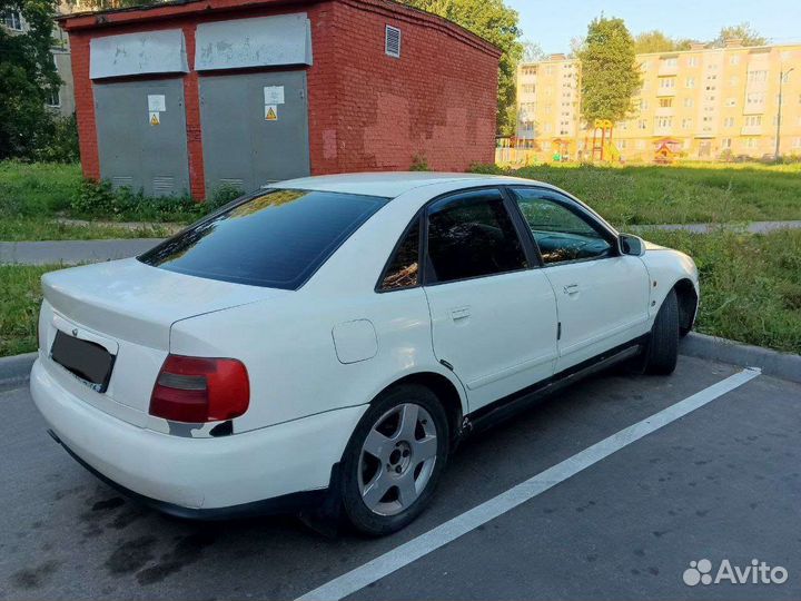 Audi A4 1.8 МТ, 1999, битый, 450 000 км