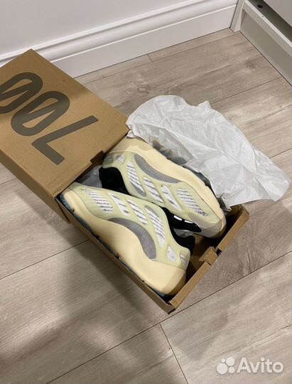 Кроссовки adidas Yeezy Boost 700